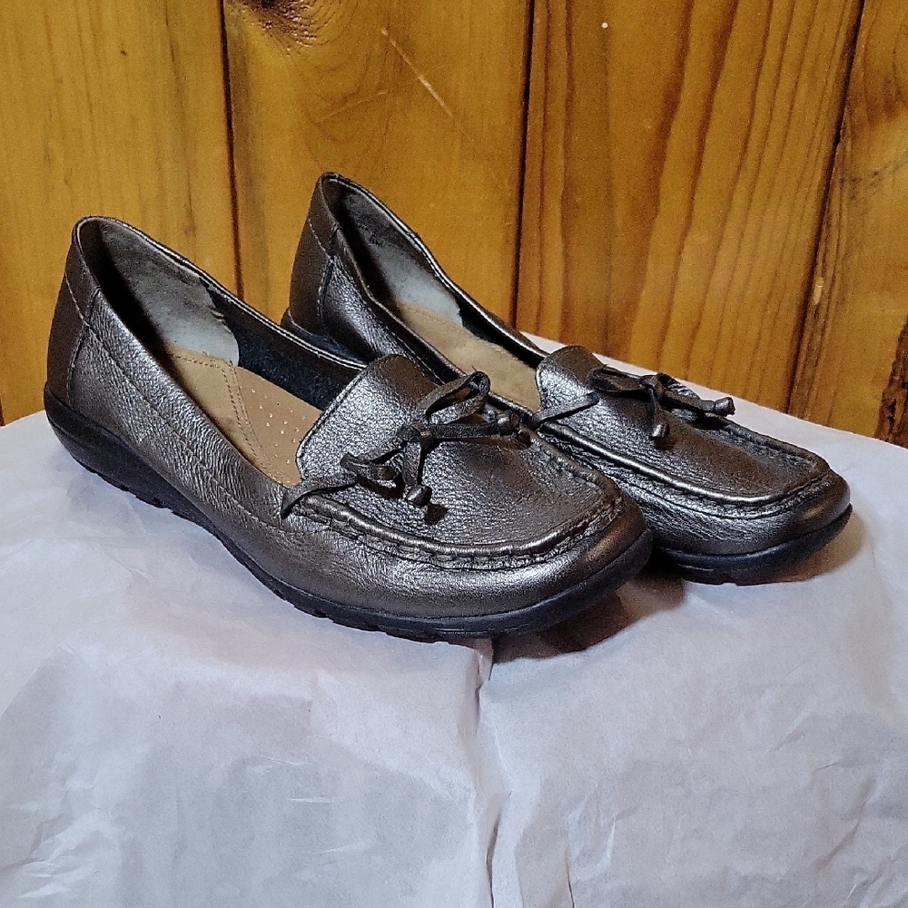 Easy Spirit Silver Flats Moccasin-Style Loafers